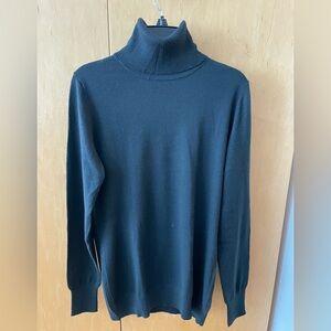 Banana Republic Black Turtleneck Sweater. Size M. Slim fit. Excellent condition.